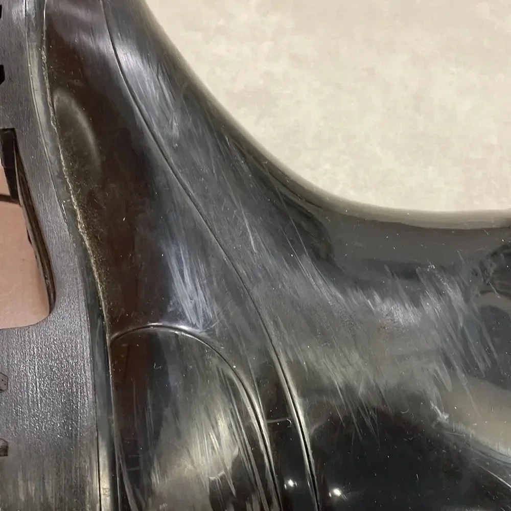 𝅺maxmara woman’s black shiny rain boots